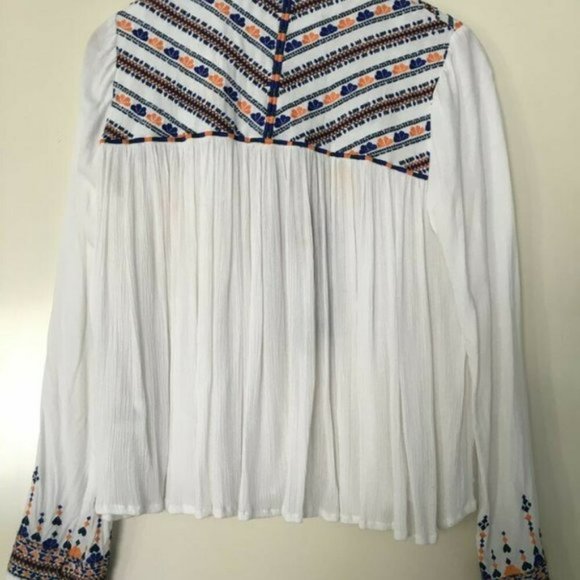 TIGERLILY Seba White Shell Embroidered Light Jacket - Picture 11 of 11